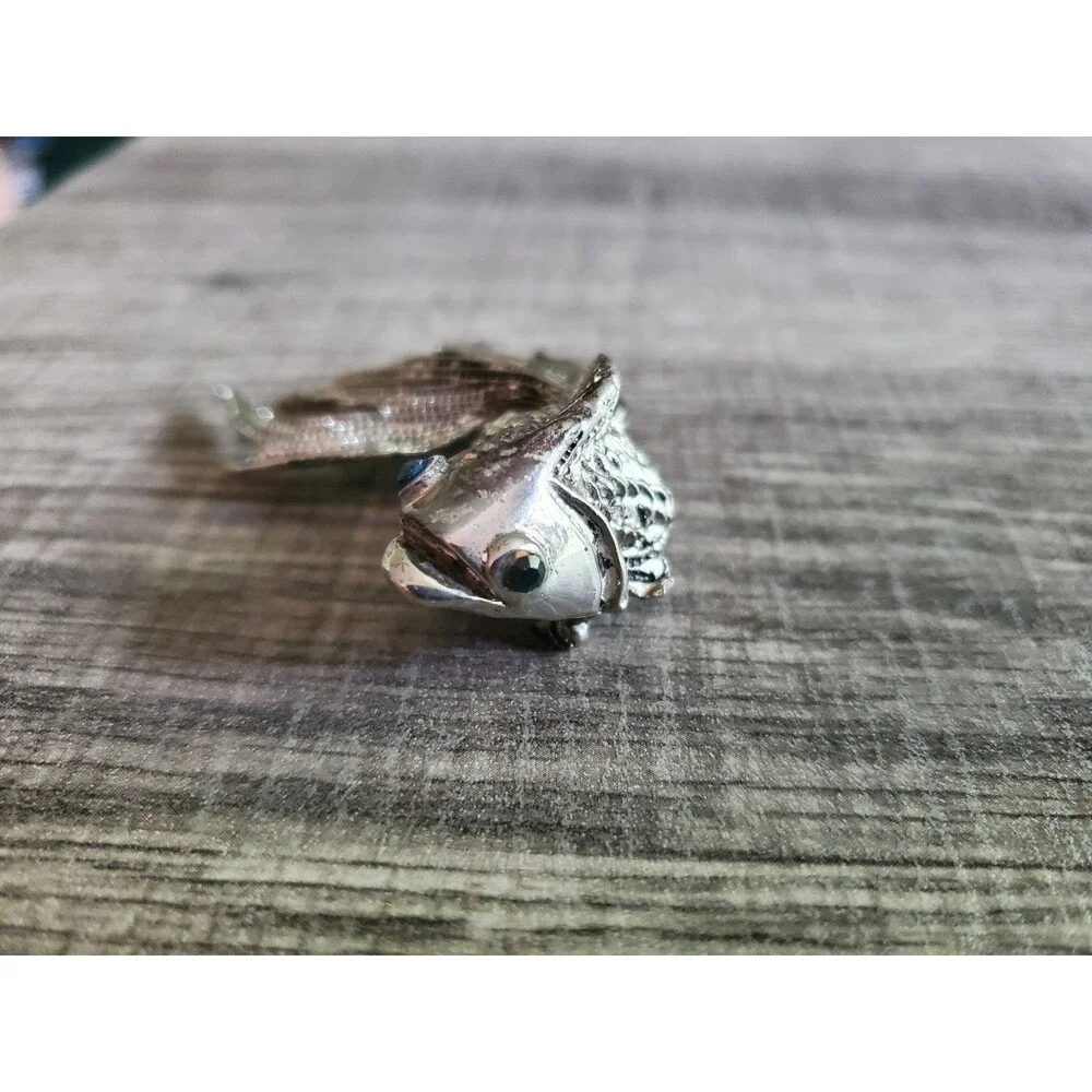 Beautiful Vintage Silver-Toned Fancy Goldfish / Black Moor Brooch Pin